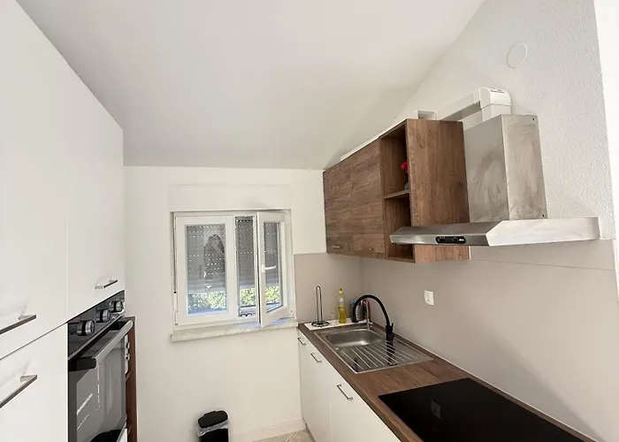Apartman 150 Meters From The - By Ta Leut Agency Vir